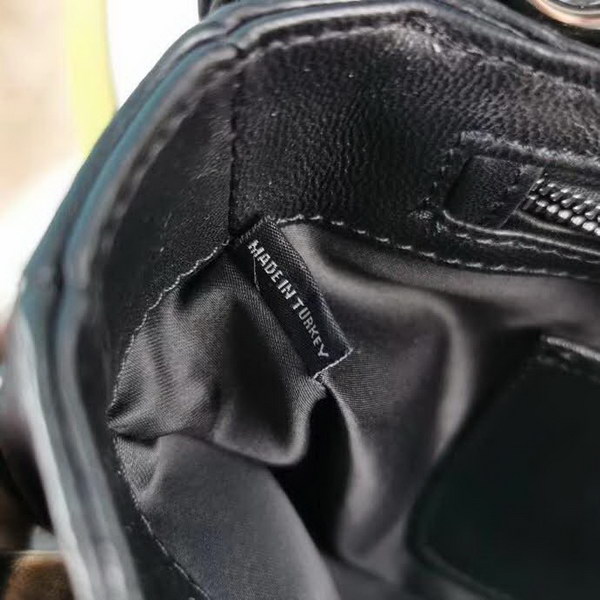 【原版皮】缪缪/Miu Miu 肩背包，采用小进口土耳其绵羊皮材质精心裁制而成，手感细腻柔软，内里三隔层，款号：5BD015