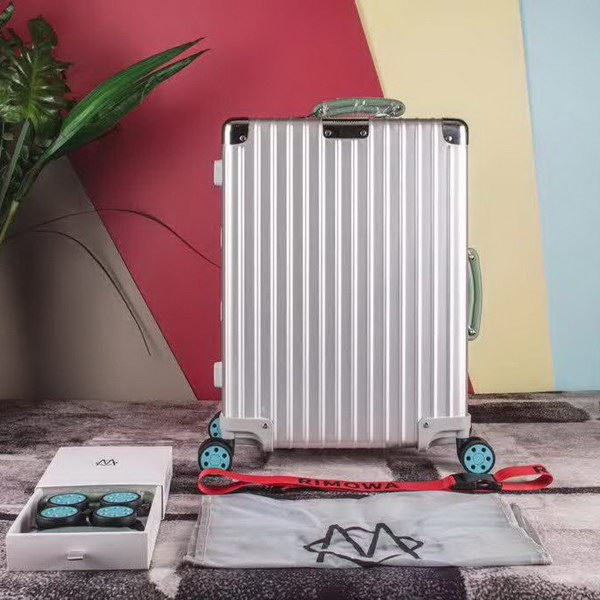 日默瓦/Rimowa 旅行箱，全​铝​镁‎合金，经典款​的新版‎本，彩色皮质把手，购买就送透明套，4个轮子，2个手把，绑带，想怎么换就怎么换，永远是街头机场最靓的你
