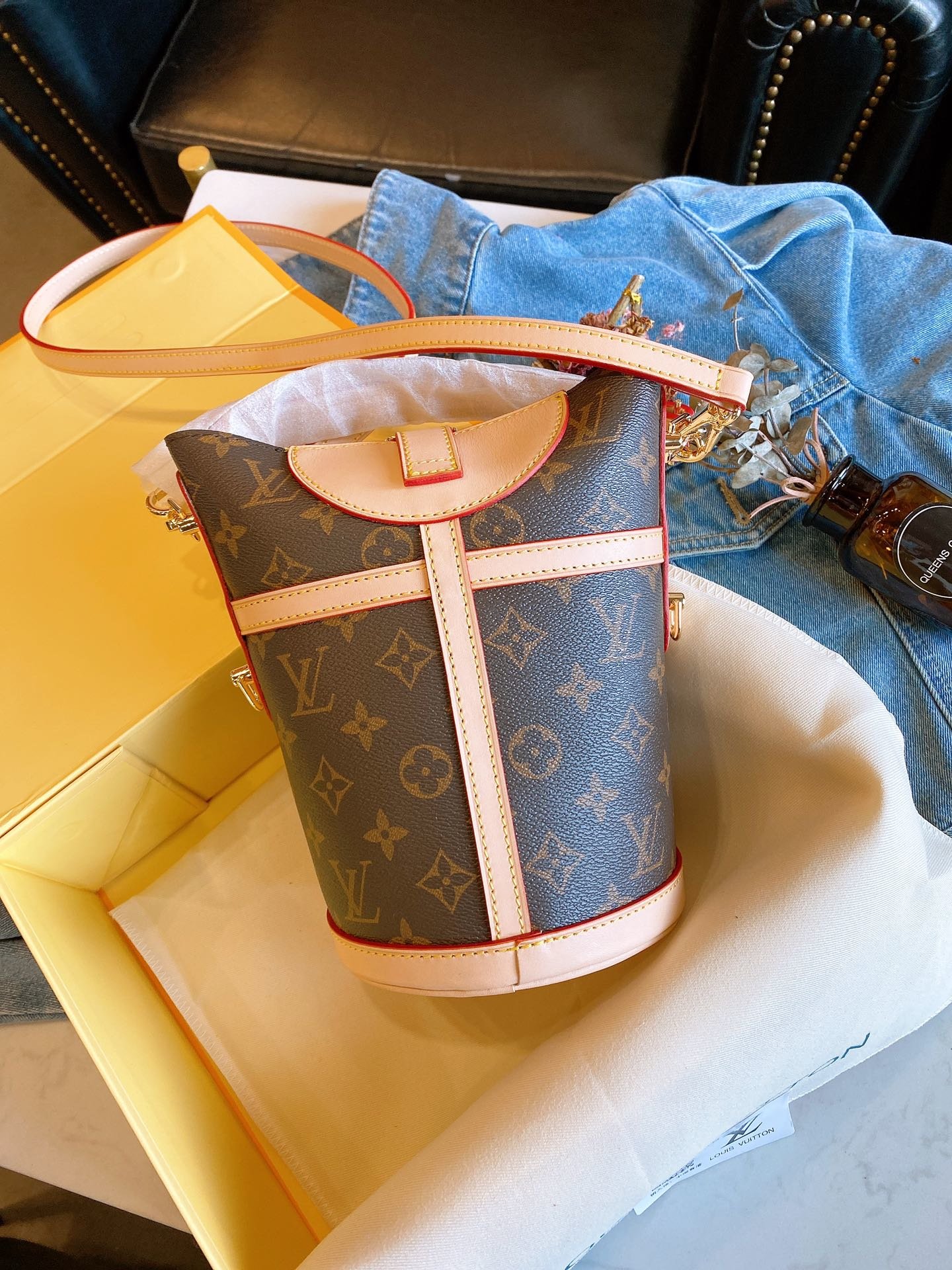 LOUIS VUITTON LB5912005020109 size: 22x15x20cm