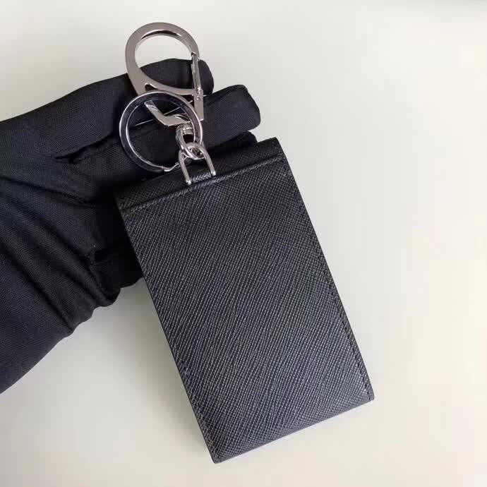 【原版皮】普拉达/Prada 钥匙包，车钥匙包，选用十字纹小牛皮镶嵌三角唛徽标，男女通用款，简单时尚，款号：1TT081