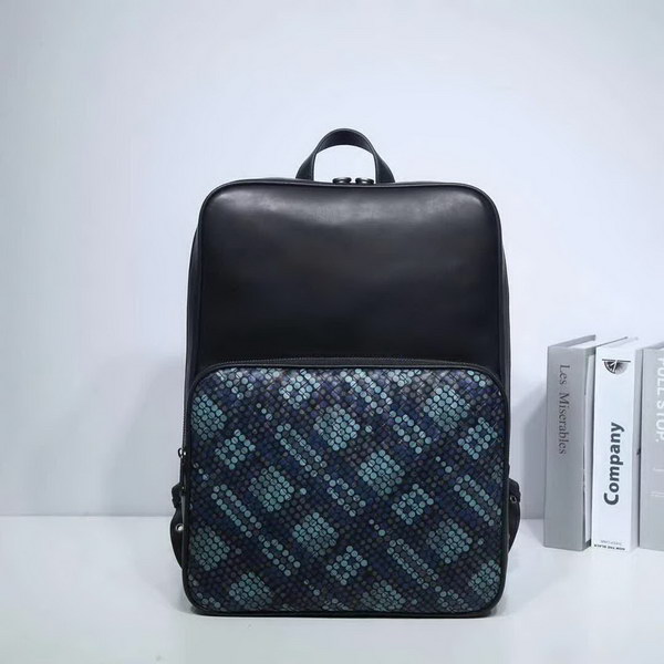 【原版皮】宝缇嘉/BV 男士双肩包，融合VN Eyelets工艺新颖呈现，光滑打蜡小牛皮基底上，intrecciato编织图案交织呈现，相映成趣，款号：80186608