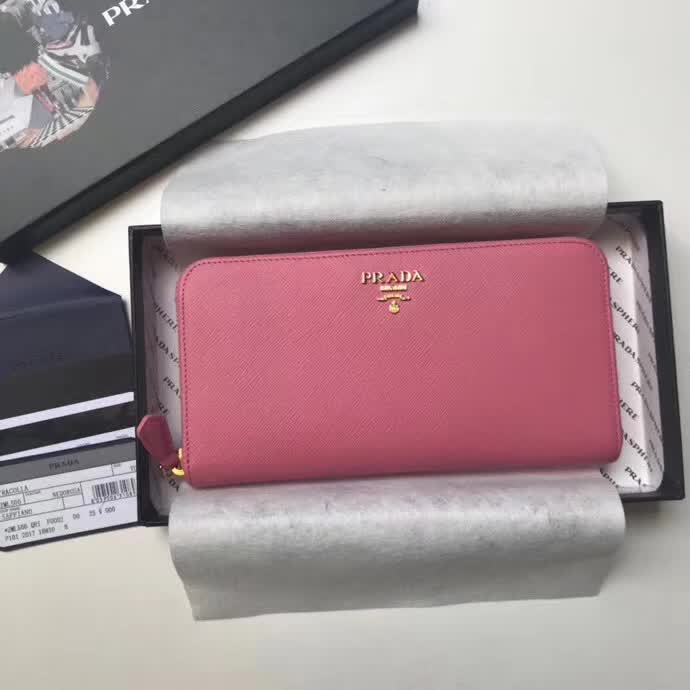 【原版皮】普拉达/Prada 拉链钱夹，选用十字纹小牛皮裁制而成，正面点缀金色散字徽标，尽显高档时尚，低调而又奢华，款号：1ML506