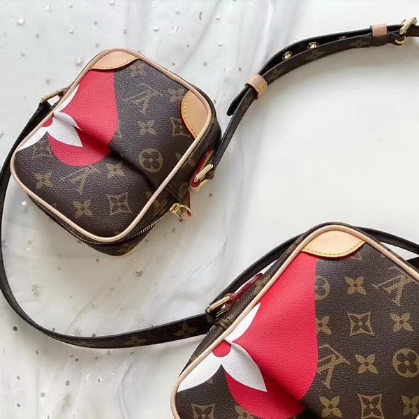 【原版皮】路易威登/LV 二合一相机包，以扑克花样碰撞传奇Monogram花纹，给时空界限按下消除键，每个扑克牌面，都是时尚王牌，款号：M44398