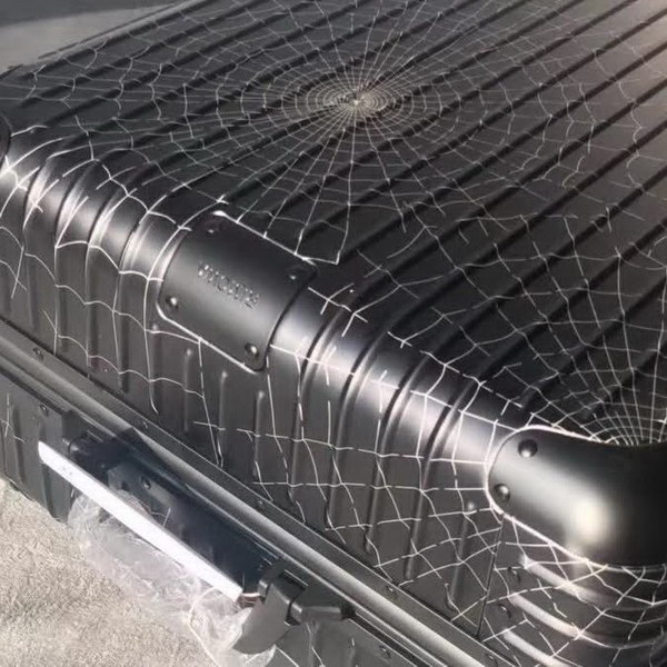 日默瓦/rimowa  x Supreme联名蜘蛛网，全铝箱体，二次氧化蜘蛛网，无极变速弹跳拉杆