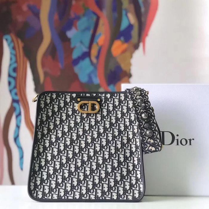 【原版皮】迪奥/Dior 肩背包，选用Oblique提花帆布搭配同色系牛皮皮革裁制而成，饰以CD徽标锁扣