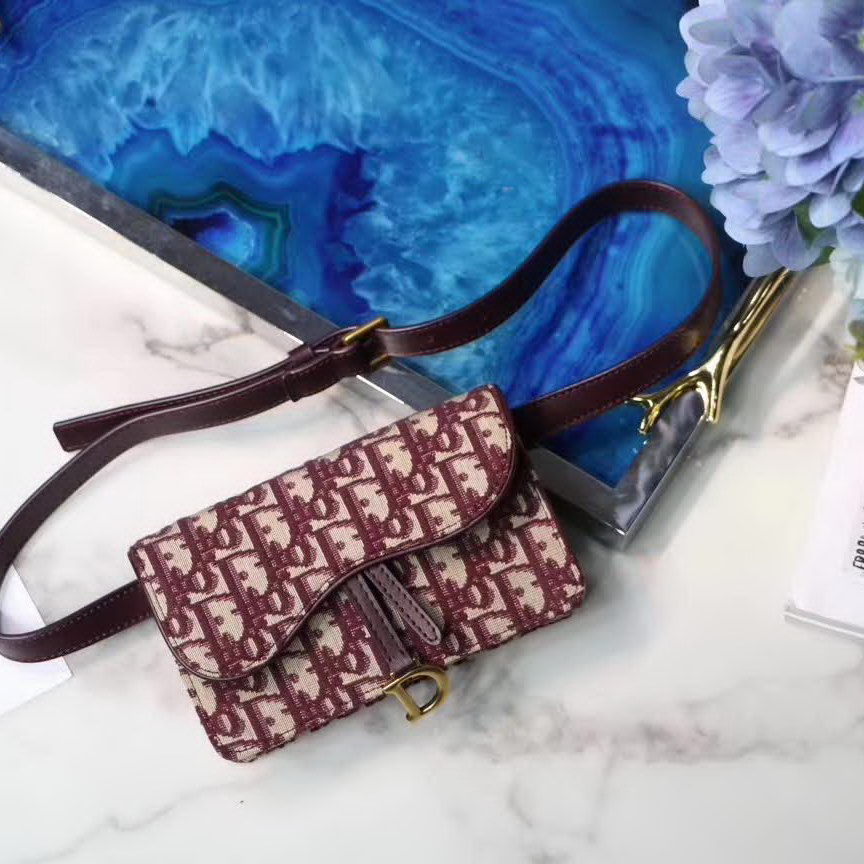 【原版皮】迪奥/Dior 马鞍腰包，选用Oblique提花帆布搭配同色系牛皮皮革裁制而成，搭配腰带，设计感十足，好用又时髦就属它
