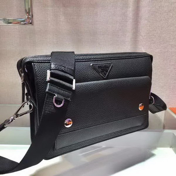 【原版皮】普拉达/Prada 男士斜跨包，采用小牛皮材质，又可当手包，一包当两包用，正面口袋，格层多多，时尚又大气，男士们值得入手，款号：2VH091