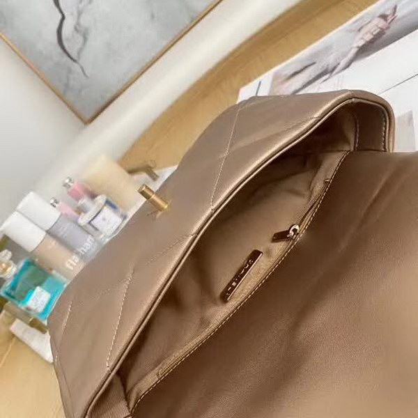 【原版皮】香奈儿/Chanel 19 Bag系列口盖包，采用轻盈绵柔质感山羊皮结合大菱格设计元素，链条拼接古金，古银，亮银，款号：AS1160